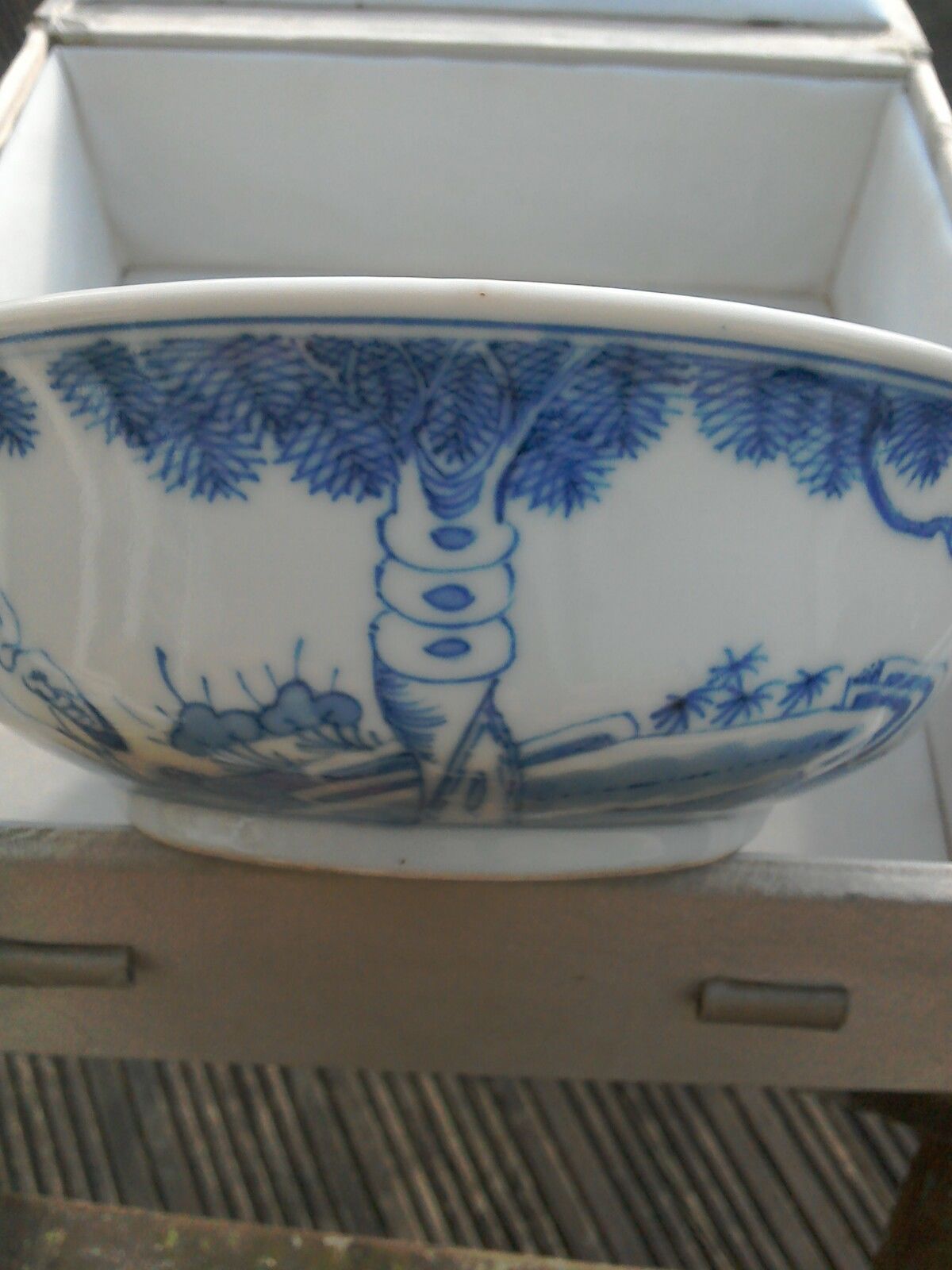 ANTIQUE 19TH CENTURY CHINESE BLUE AND WHITE BOWL