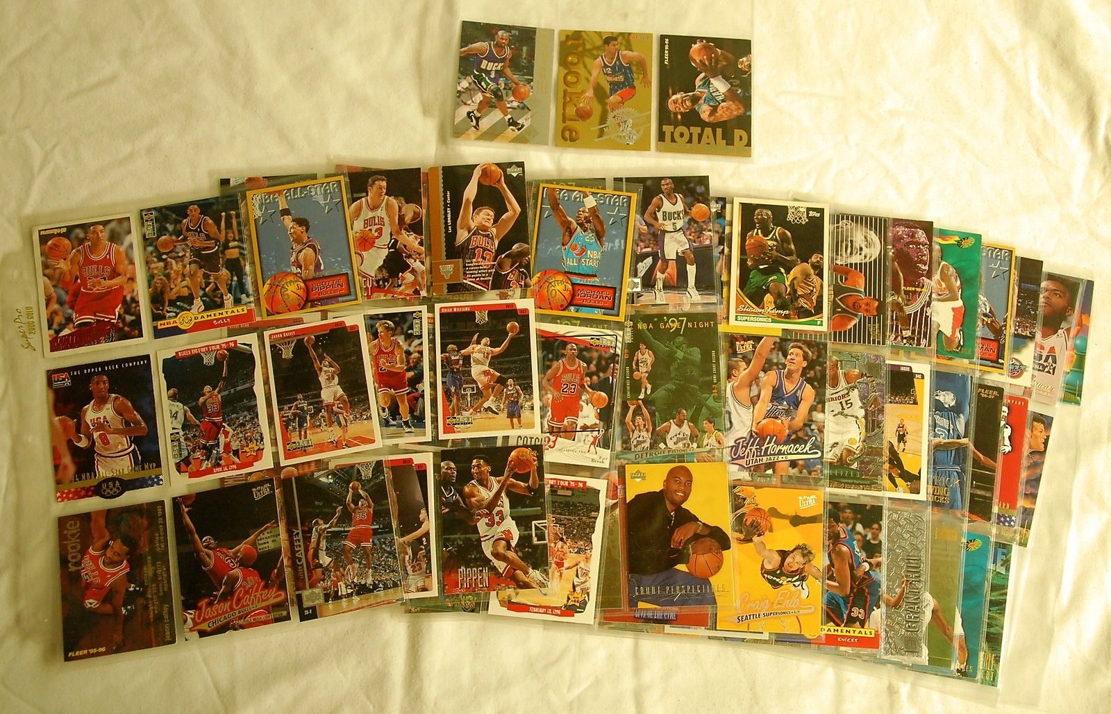 Lot of 106 Basketball NBA Cards 1994-1997 Fleer / NBA Hoops / Upper Deck Jordan