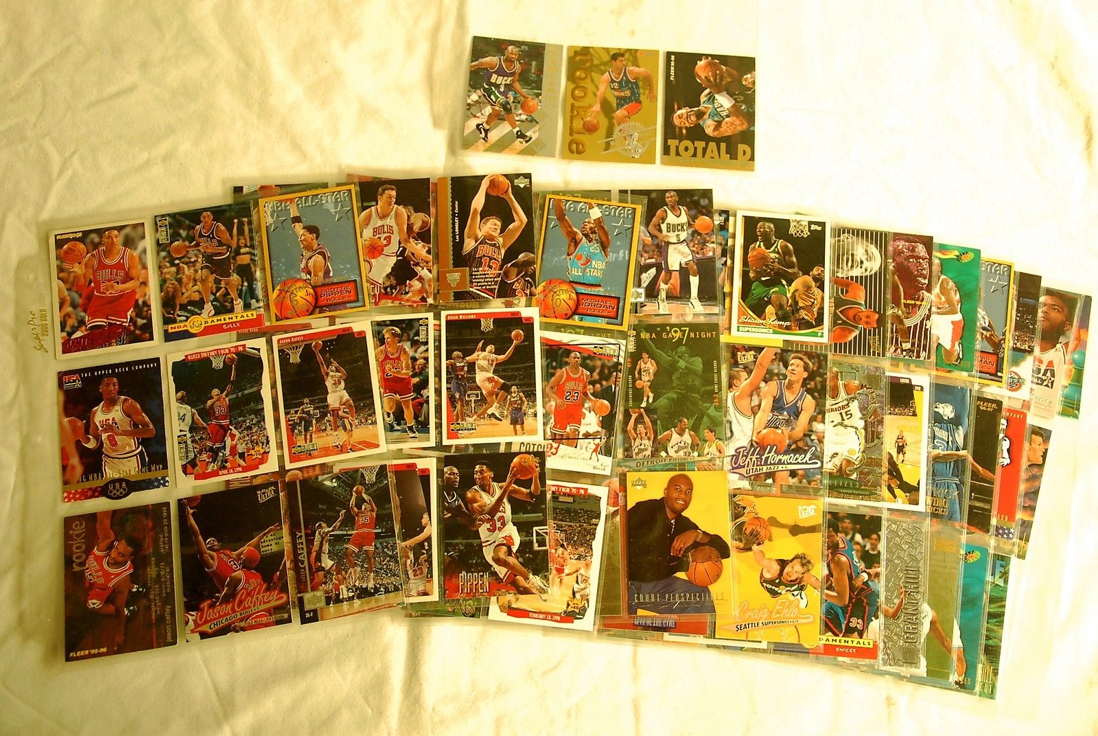 Lot of 106 Basketball NBA Cards 1994-1997 Fleer / NBA Hoops / Upper Deck Jordan