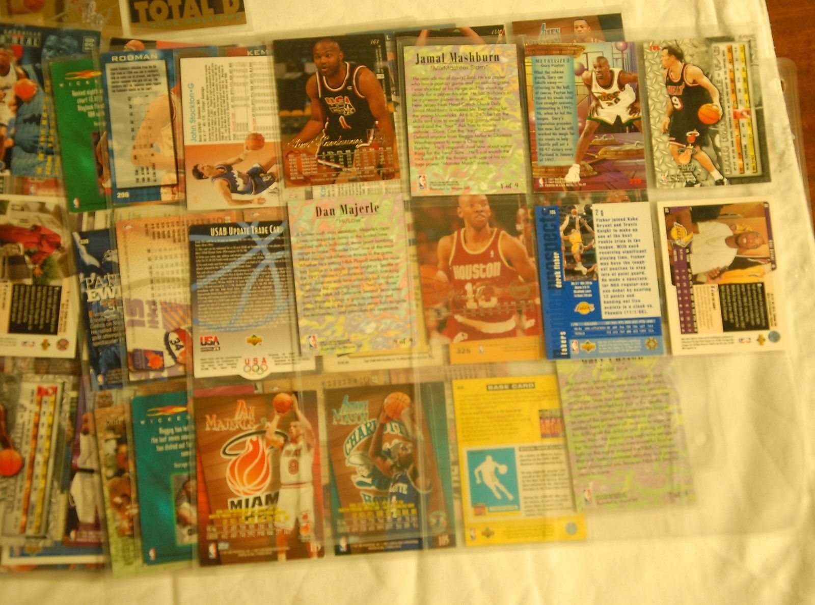 Lot of 106 Basketball NBA Cards 1994-1997 Fleer / NBA Hoops / Upper Deck Jordan