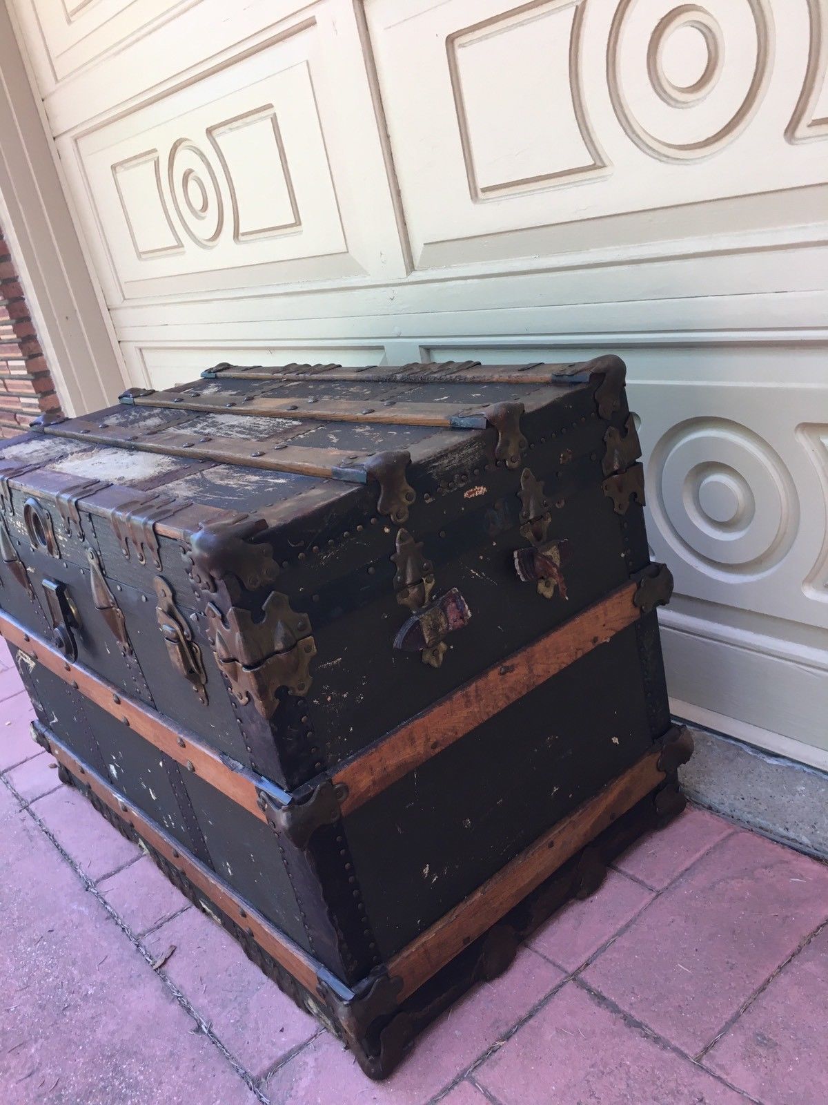 Antique Steamer Trunk 32"x20x23 Large Storage Box Vintage Chest Coffee Table