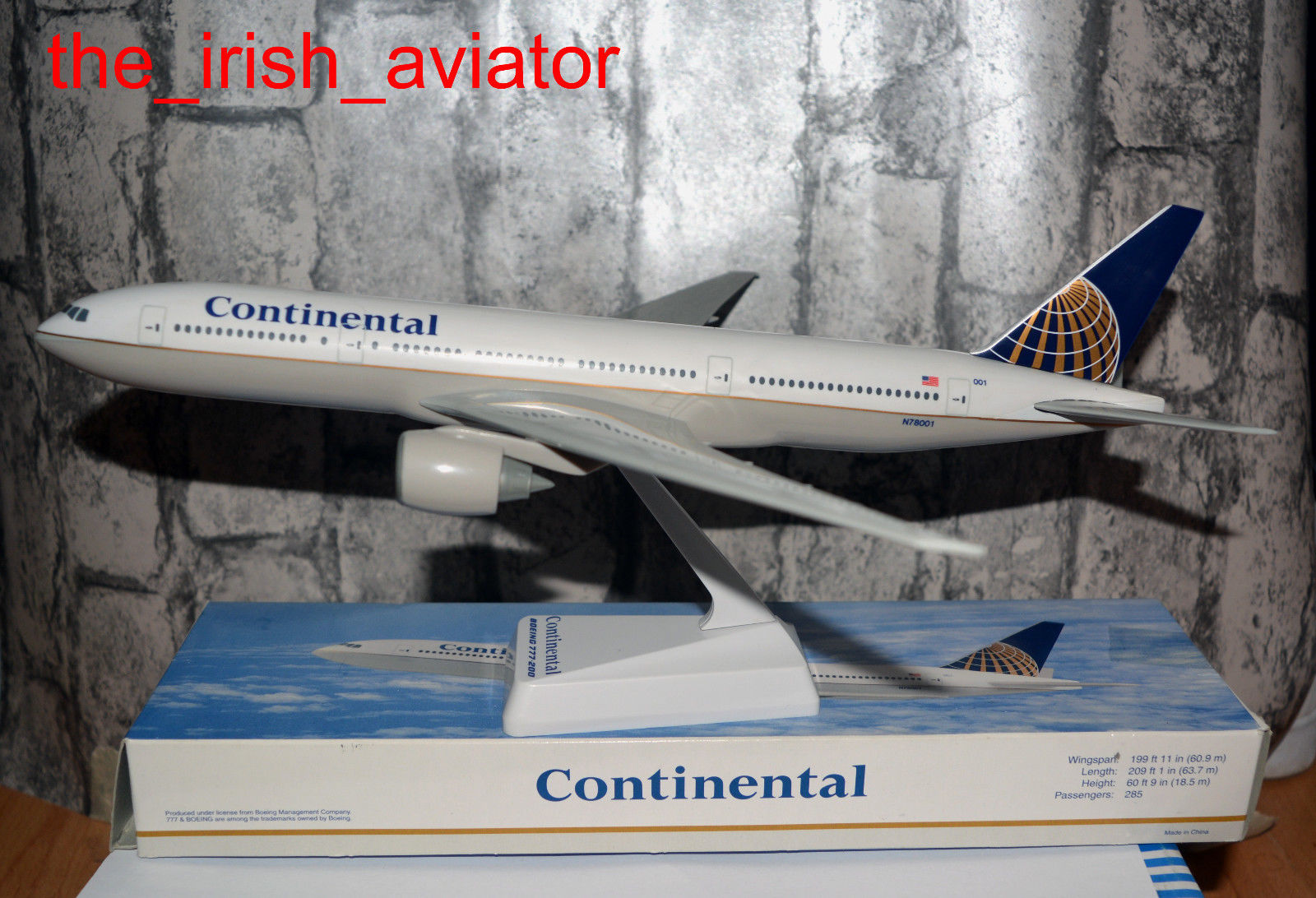 Vintage United/Continental B777-200 Large Snap Fit Model Aircraft 1:200 Scale