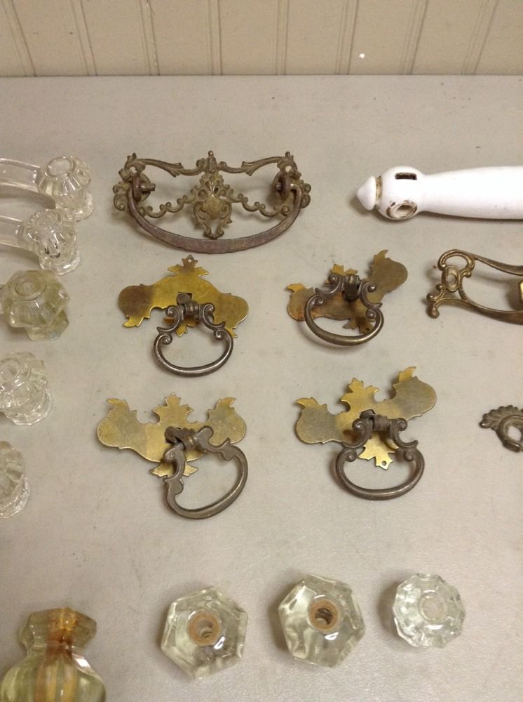 HUGE LOT OF VINTAGE ANTIQUE DRESSER DRAWER KNOBS HANDLES GLASS PORCELAIN BRASS