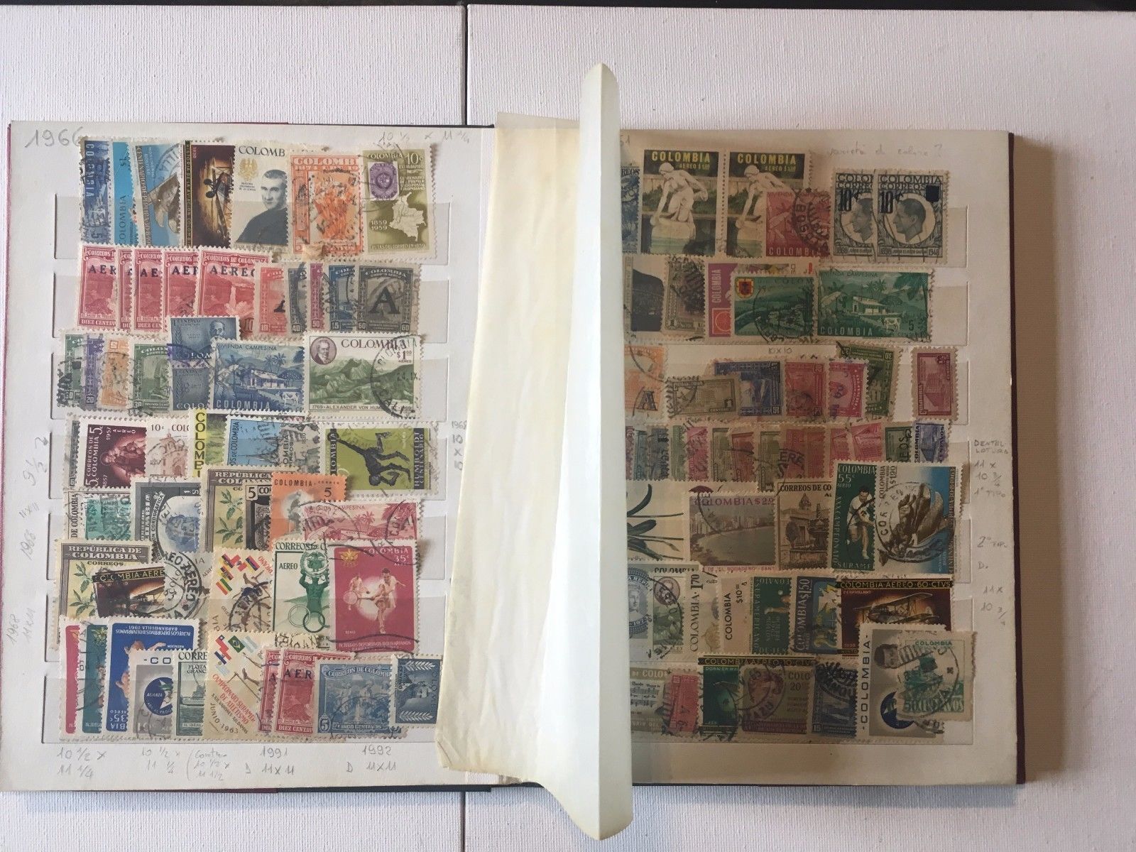 COLOMBIA  BOOK STAMPS LOT - Lot N 4  -  Various Stamps