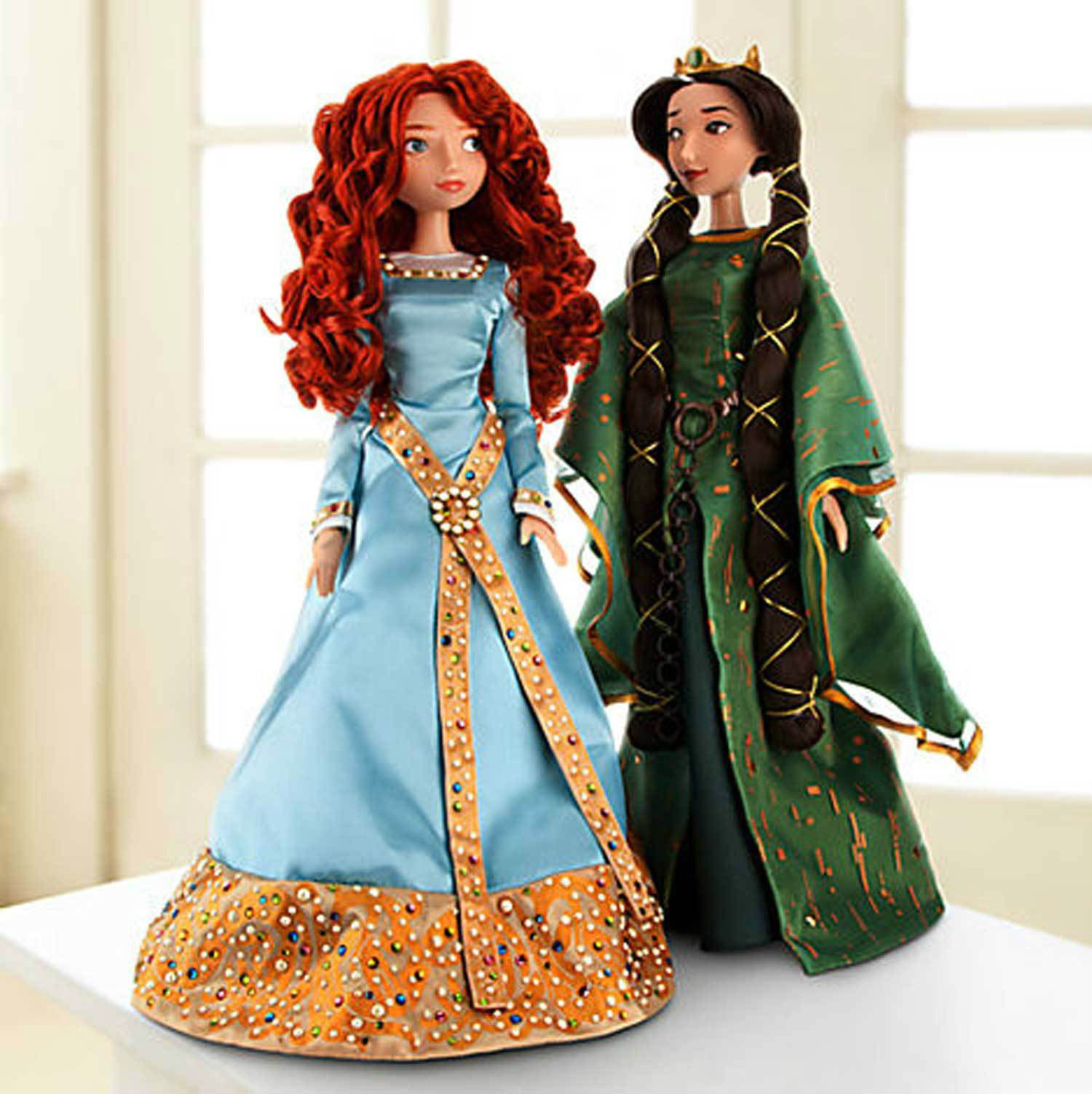 DISNEY BRAVE LIMITED EDITION MERIDA AND QUEEN ELINOR DOLL SET-NEW