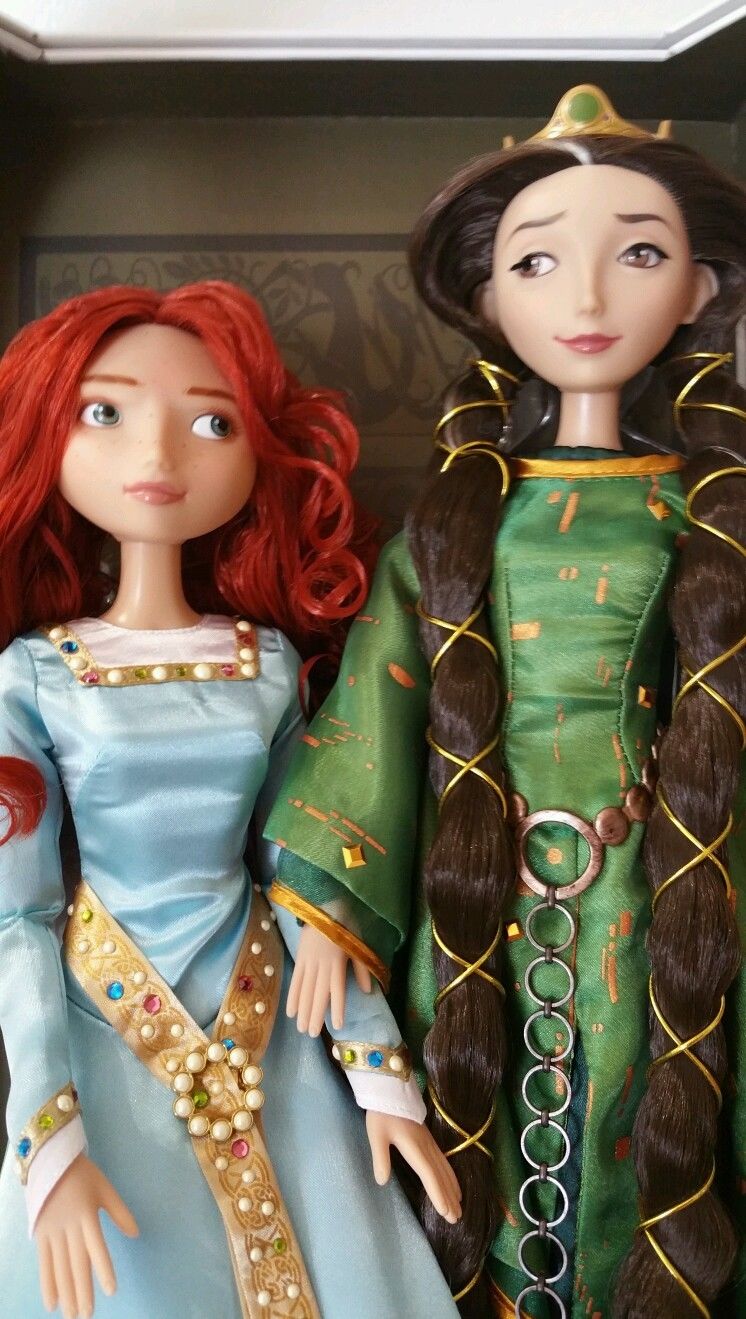 DISNEY BRAVE LIMITED EDITION MERIDA AND QUEEN ELINOR DOLL SET-NEW