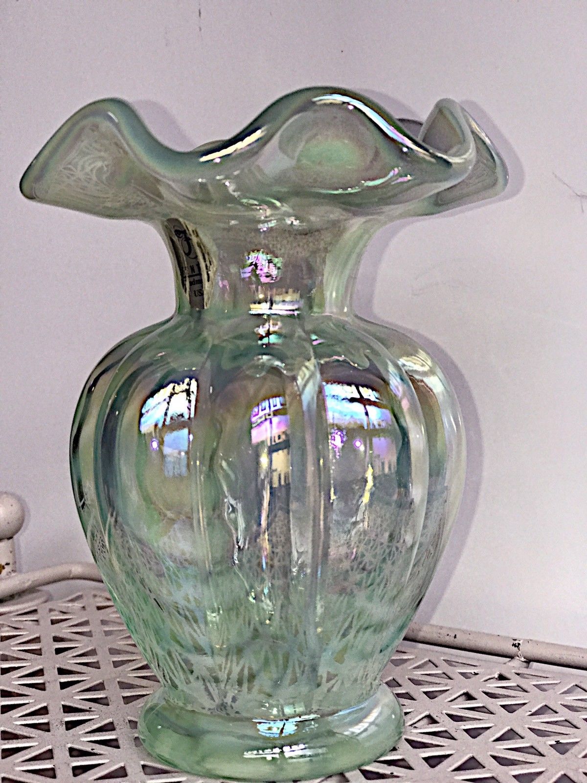 Gorgeous Fenton Handmade Art Glass Ruffled Willow Green Drapery Vase 5 1/4inches