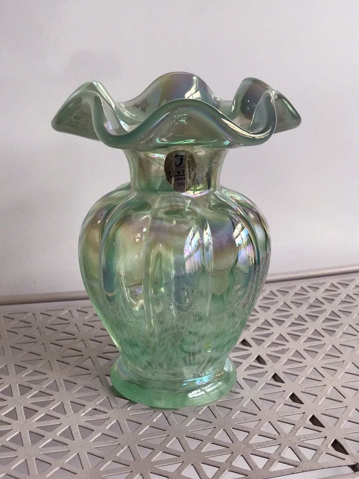 Gorgeous Fenton Handmade Art Glass Ruffled Willow Green Drapery Vase 5 1/4inches