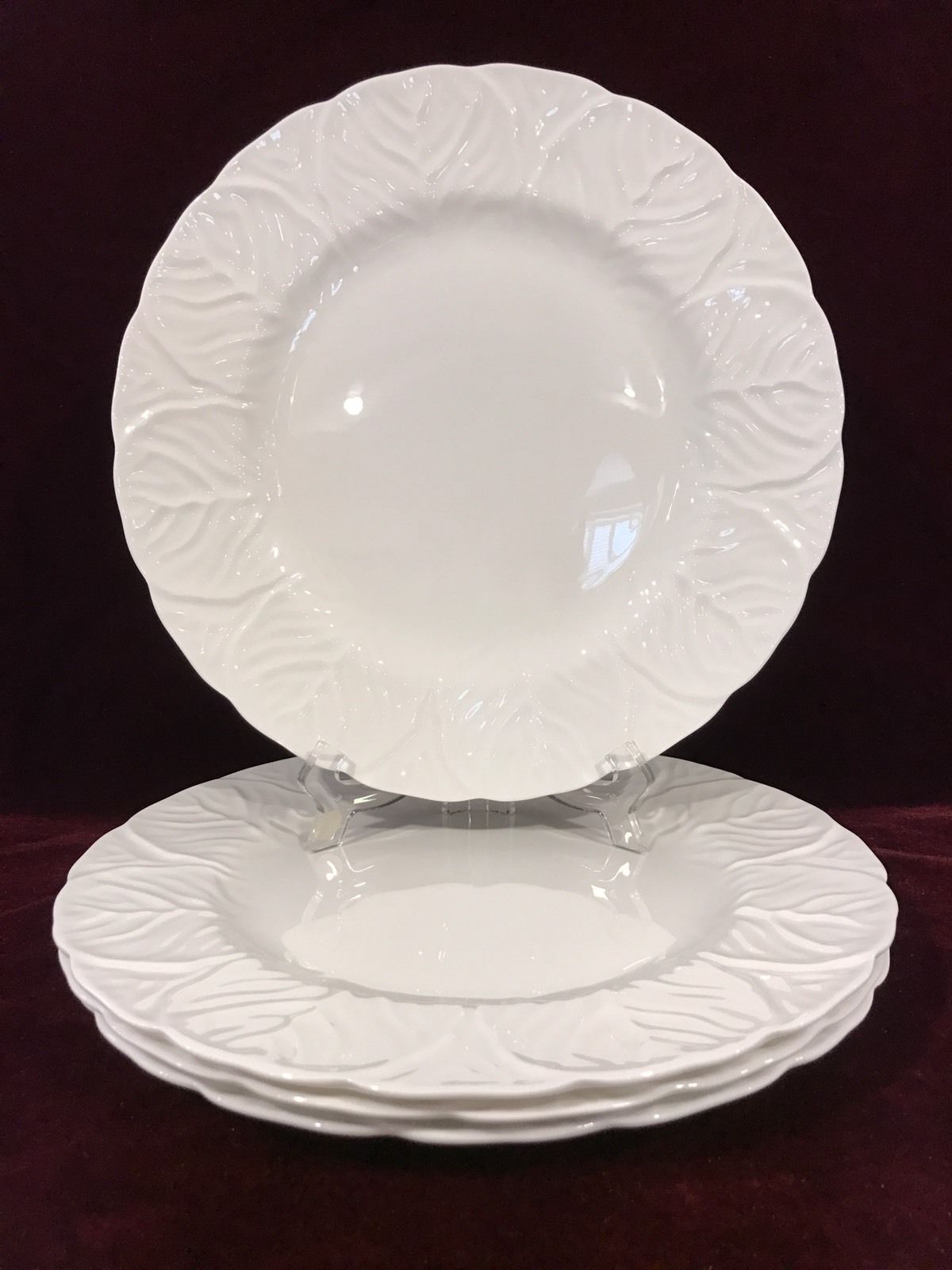 Set of 4 ~ WEDGWOOD COUNTRYWARE 10-3/4" DINNER PLATES ~ BONE CHINA WHITE LEAVES