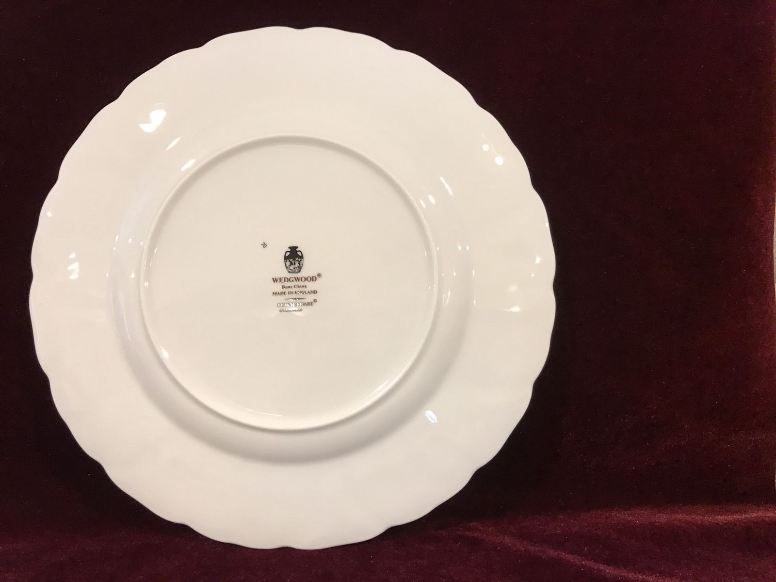 Set of 4 ~ WEDGWOOD COUNTRYWARE 10-3/4" DINNER PLATES ~ BONE CHINA WHITE LEAVES