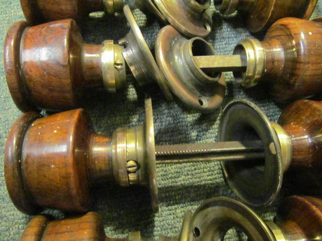 18 Vintage WOODEN & BRASS Door Knobs / Handles   -AF334-