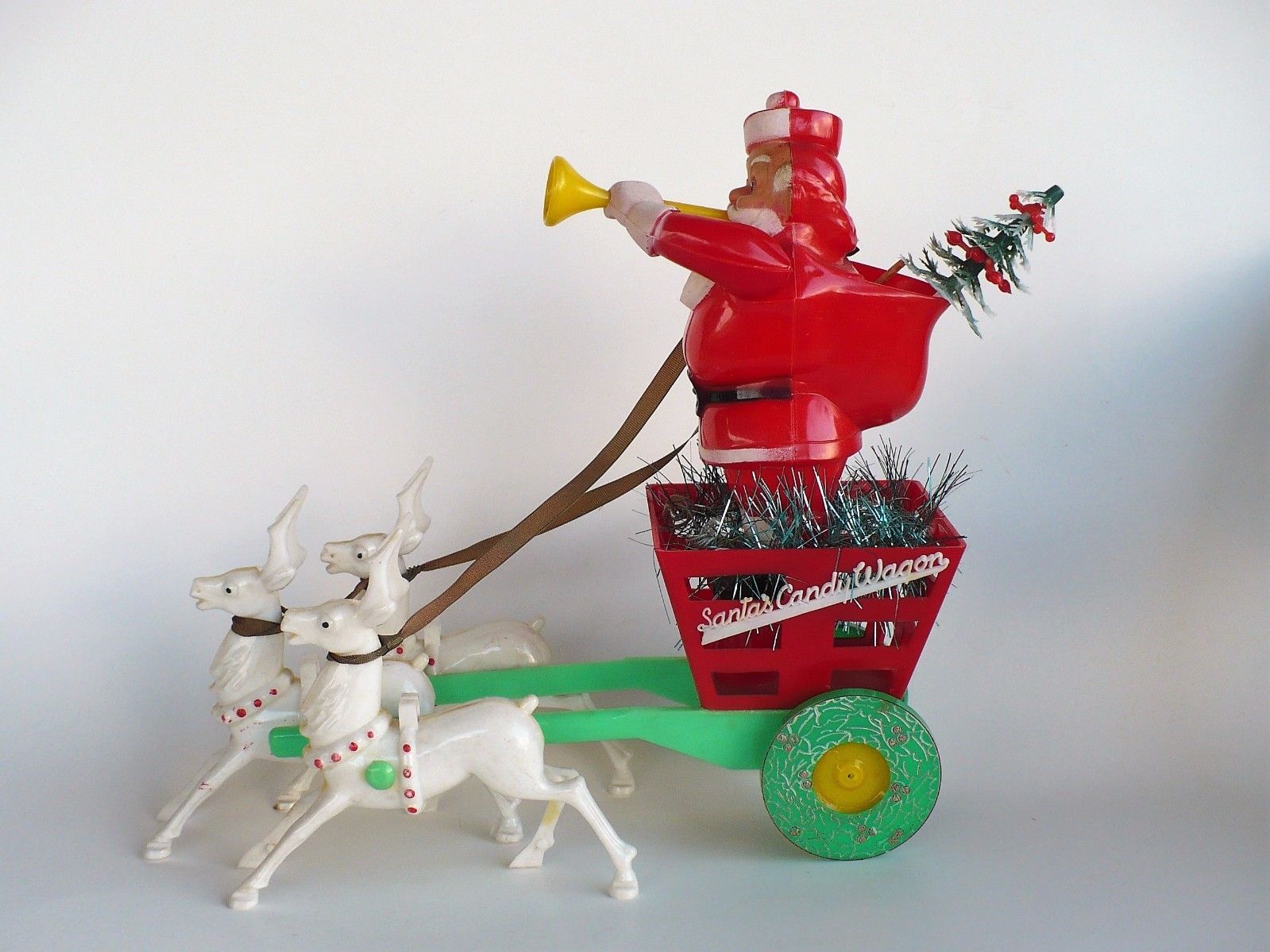 VINTAGE CHRISTMAS ROSBRO SANTA'S CANDY WAGON WITH 3 REINDEER FIGURINE