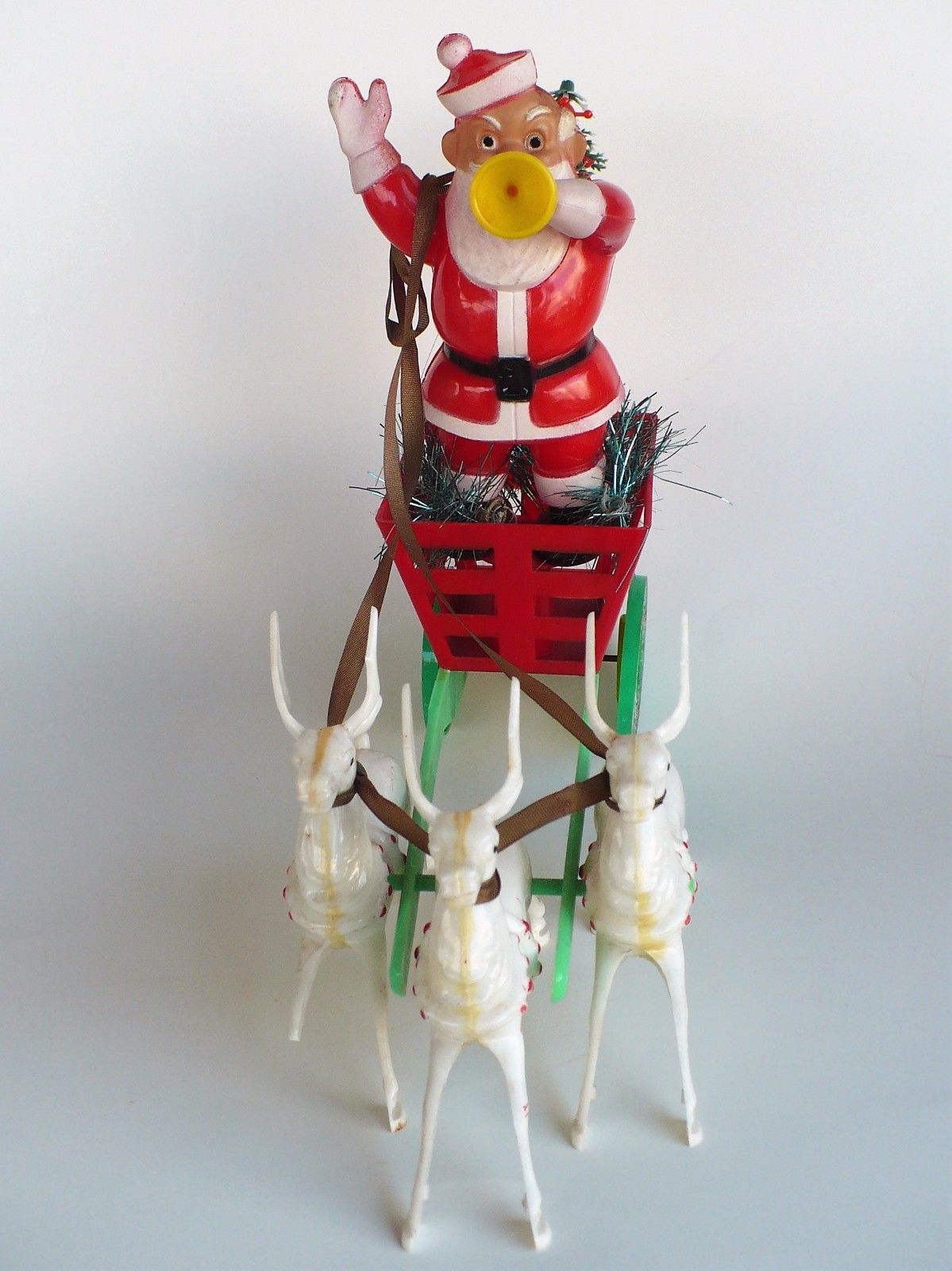 VINTAGE CHRISTMAS ROSBRO SANTA'S CANDY WAGON WITH 3 REINDEER FIGURINE