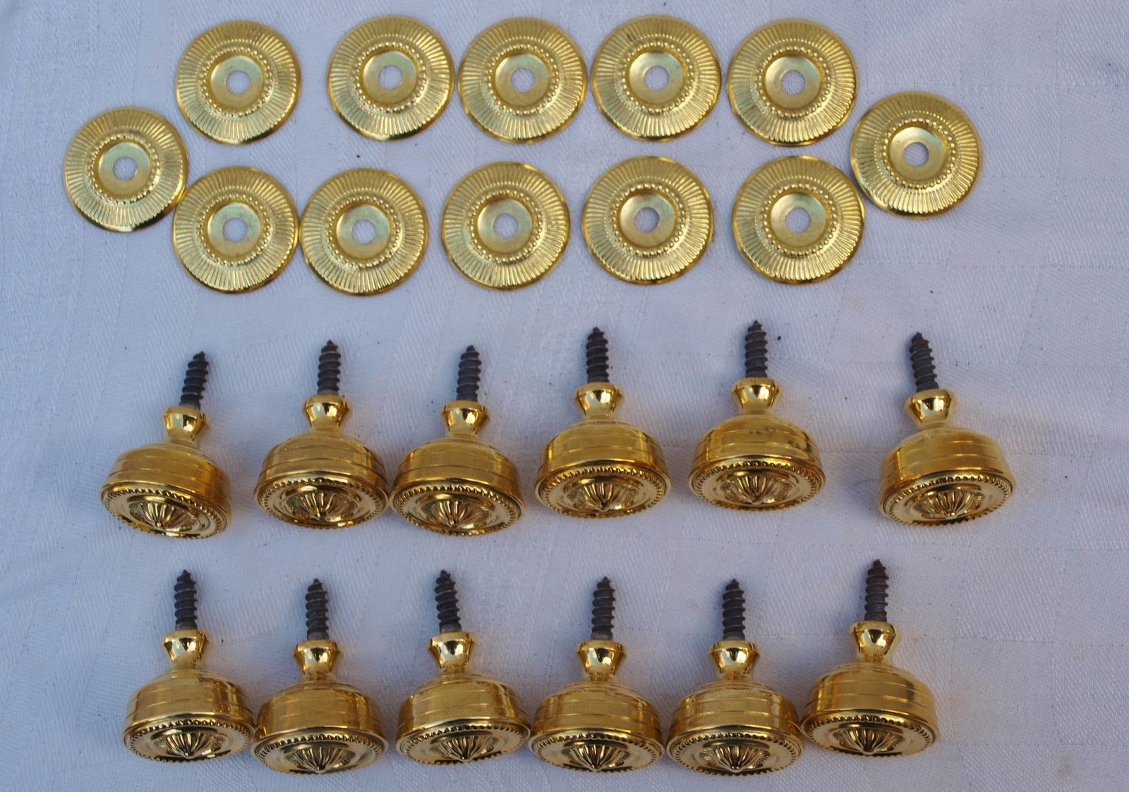 12 UNUSED NOS VICTORIAN STYLE CUPBOARD DOOR HANDLES KNOBS WITH BACK PLATES