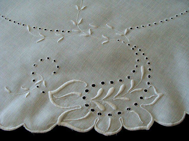 PRISTINE Antique Victorian Linen Tablecloth 44" HEAVY Hand Embroidered Topper