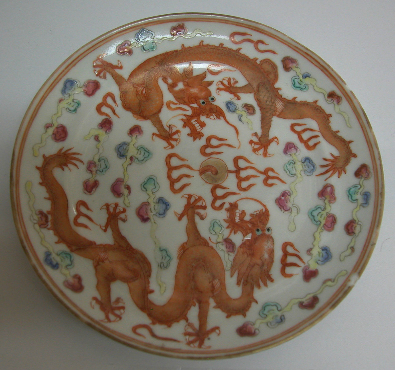 A RARE FINE ANTIQUE CHINESE  PORCELAIN PLATE DECORATED WITH DRAGONS