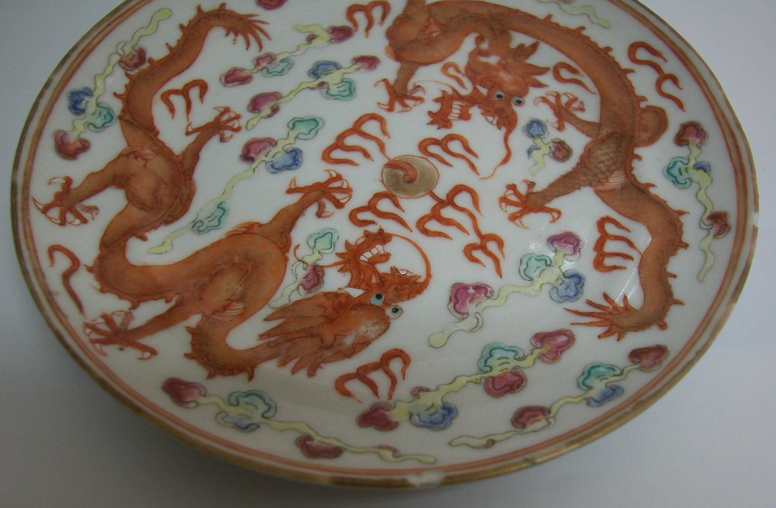 A RARE FINE ANTIQUE CHINESE  PORCELAIN PLATE DECORATED WITH DRAGONS