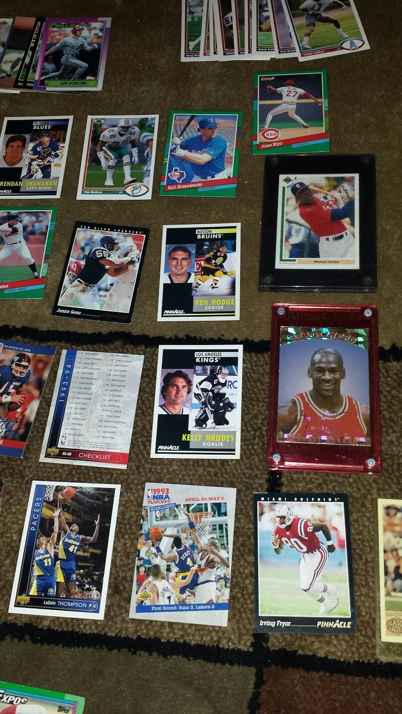 HUGE SPORTS CARD LOT COLLECTION