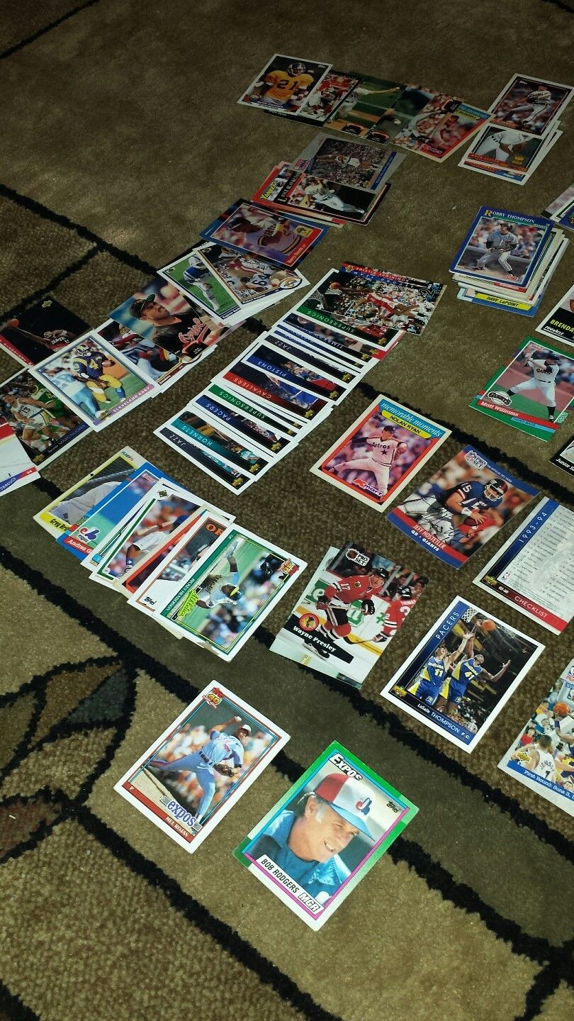 HUGE SPORTS CARD LOT COLLECTION