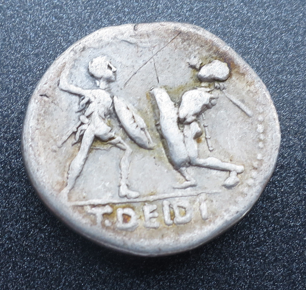 113-112 B.C. silver roman republic denarius coin Titus Didius Gladiator Fight
