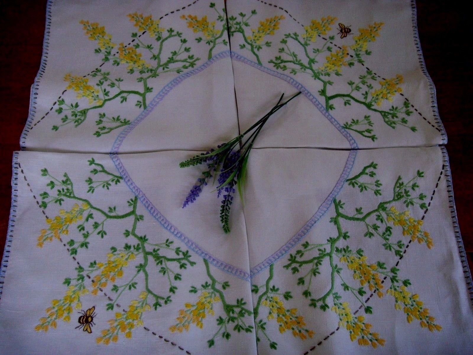 BEAUTIFUL VINTAGE LINEN HAND EMBROIDERED TABLECLOTH CIRCLE OF WISTERIA & BEES