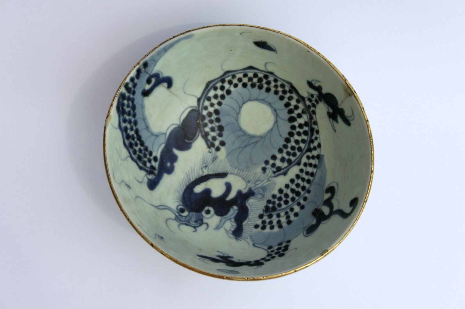 Antique Chinese Blue and White porcelain bowl. Dragon and pearl, Ming dynasty