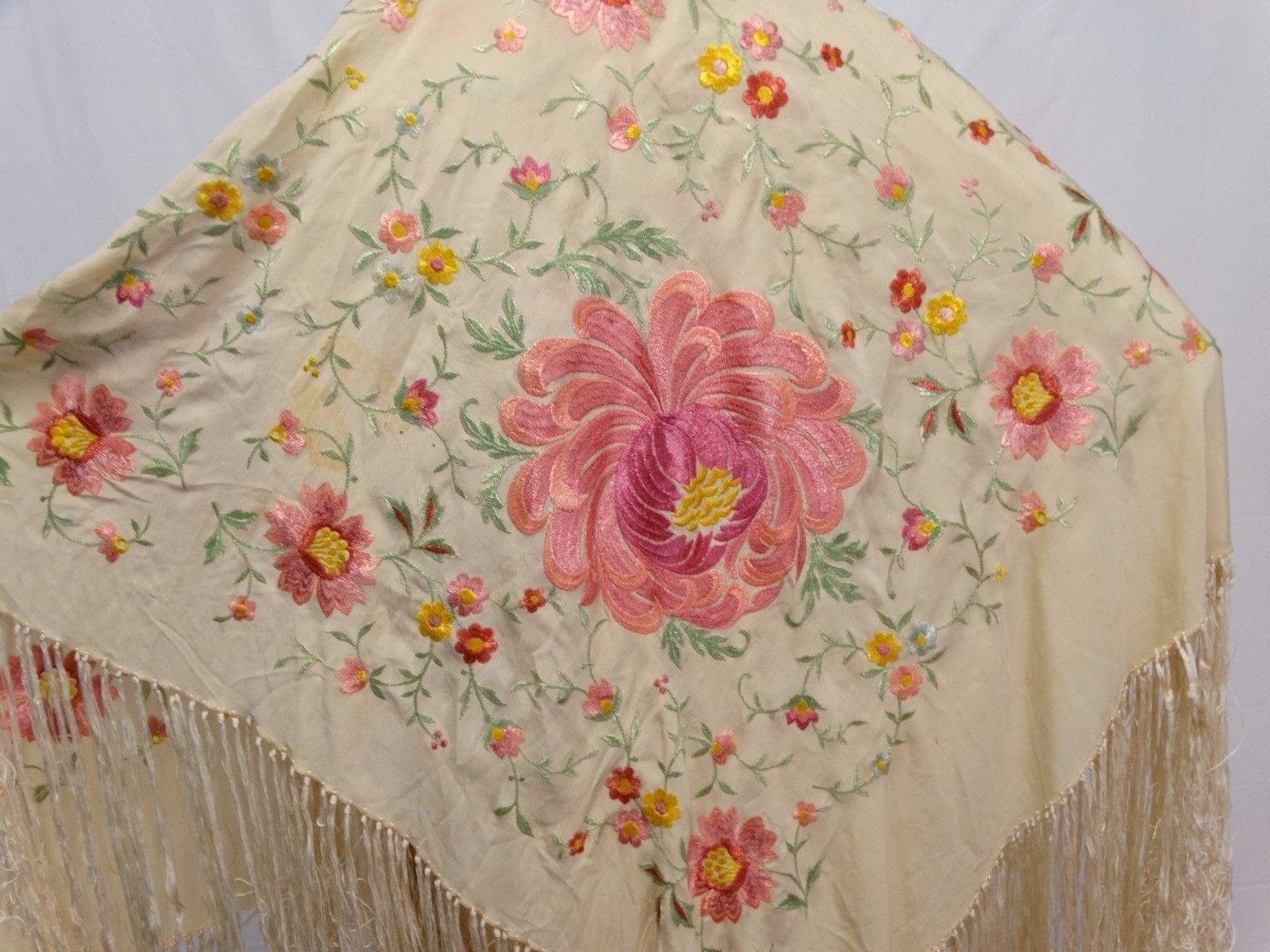 ANTIQUE SILK PIANO SHAWL FLORAL EMBROIDERED LONG FRINGE VIVID PINK FLOWER