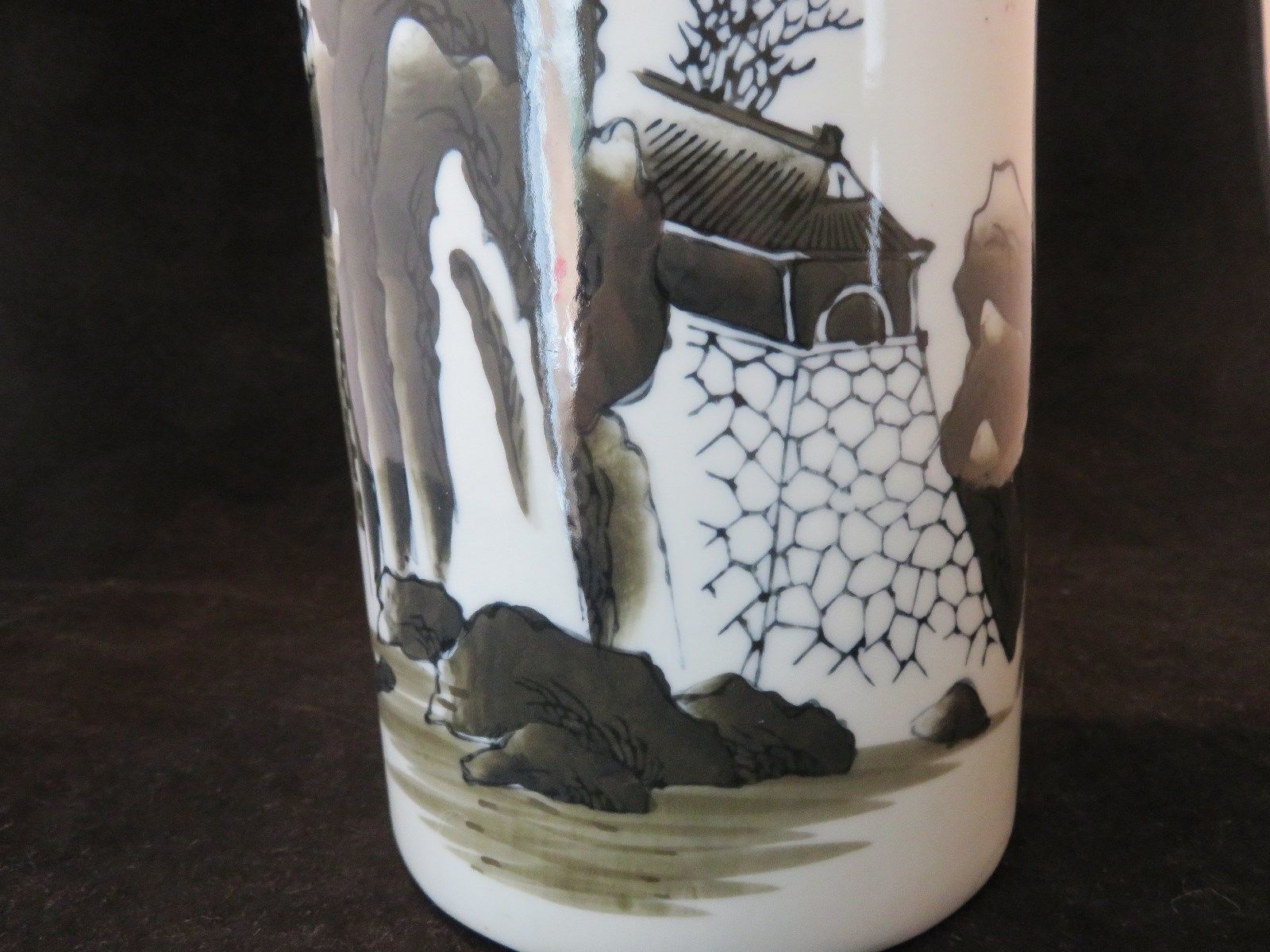 ANTIQUE ASIAN CHINESE BLACK AND WHITE VASE