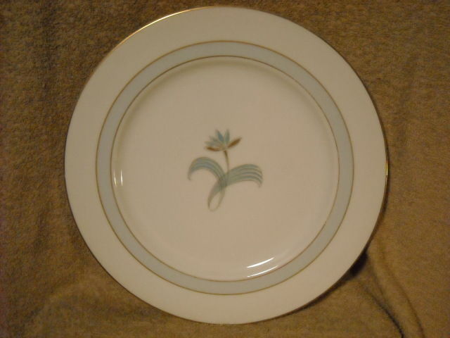 set of (4) Mikado "Ingrid" Dinner Plates