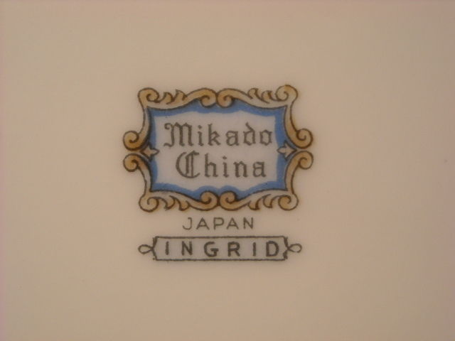 set of (4) Mikado "Ingrid" Dinner Plates