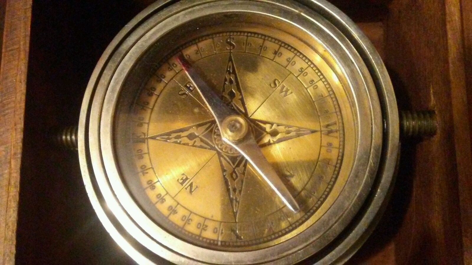 Not working Vintage Nautical  Maritime Ship Gimballed Compass Wood