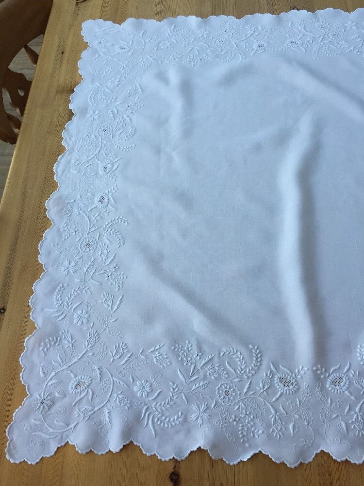 Top Quality Antique Victorian Whitework Linen Tablecloth Hand Embroidery Floral