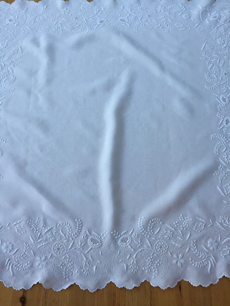 Top Quality Antique Victorian Whitework Linen Tablecloth Hand Embroidery Floral