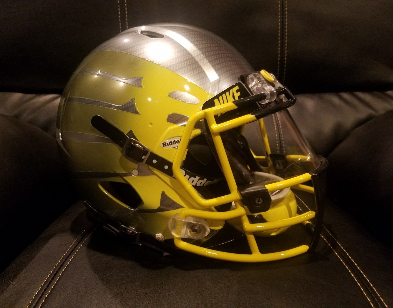 Oregon Ducks Game Worn Used Sonic Boom helmet 2014 vs Michigan St w/ Mariota 808