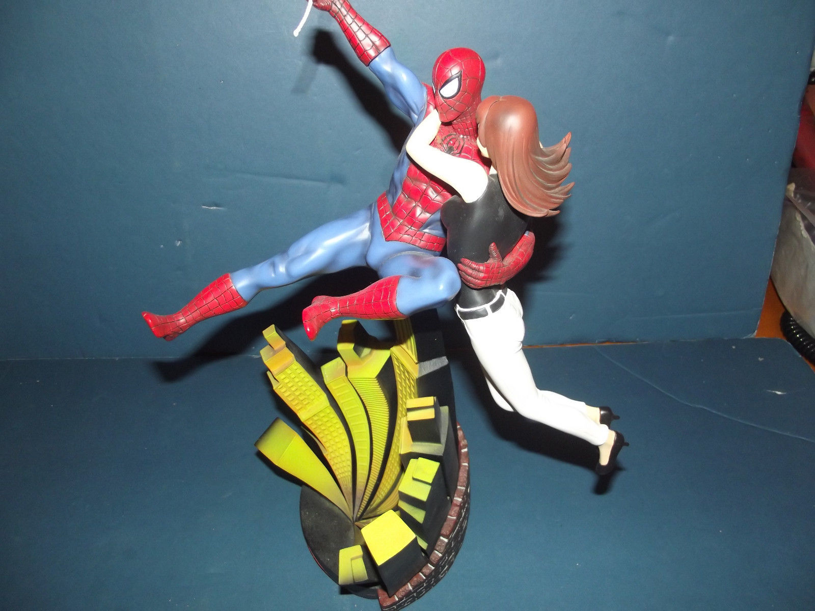 Kotobukiya's Amazing Spider-Man and Mary Jane Statue #405/650