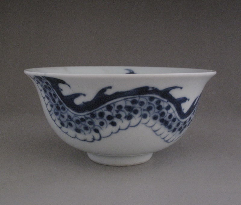 Nice Chinese Antique Blue and White Porcelain Dragon Bowl