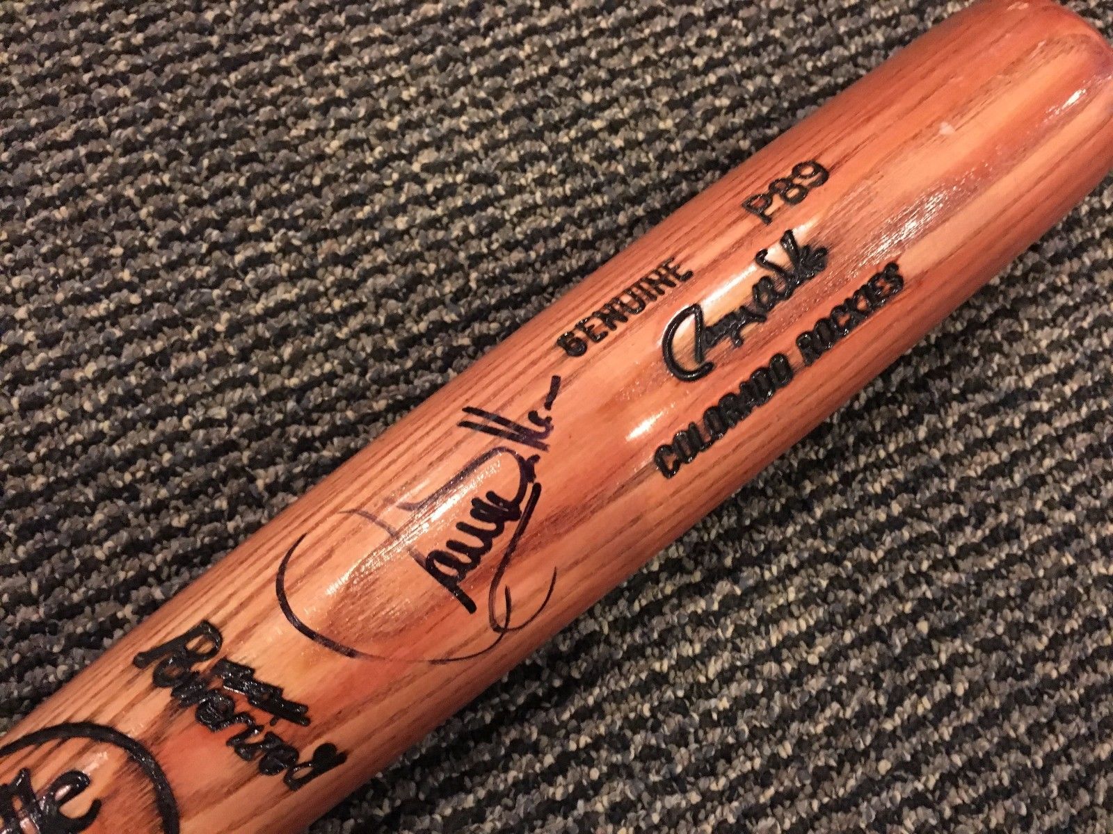 1995-97 LARRY WALKER COLORADO ROCKIES GAME USED UNUSED SIGNED BASEBALL BAT