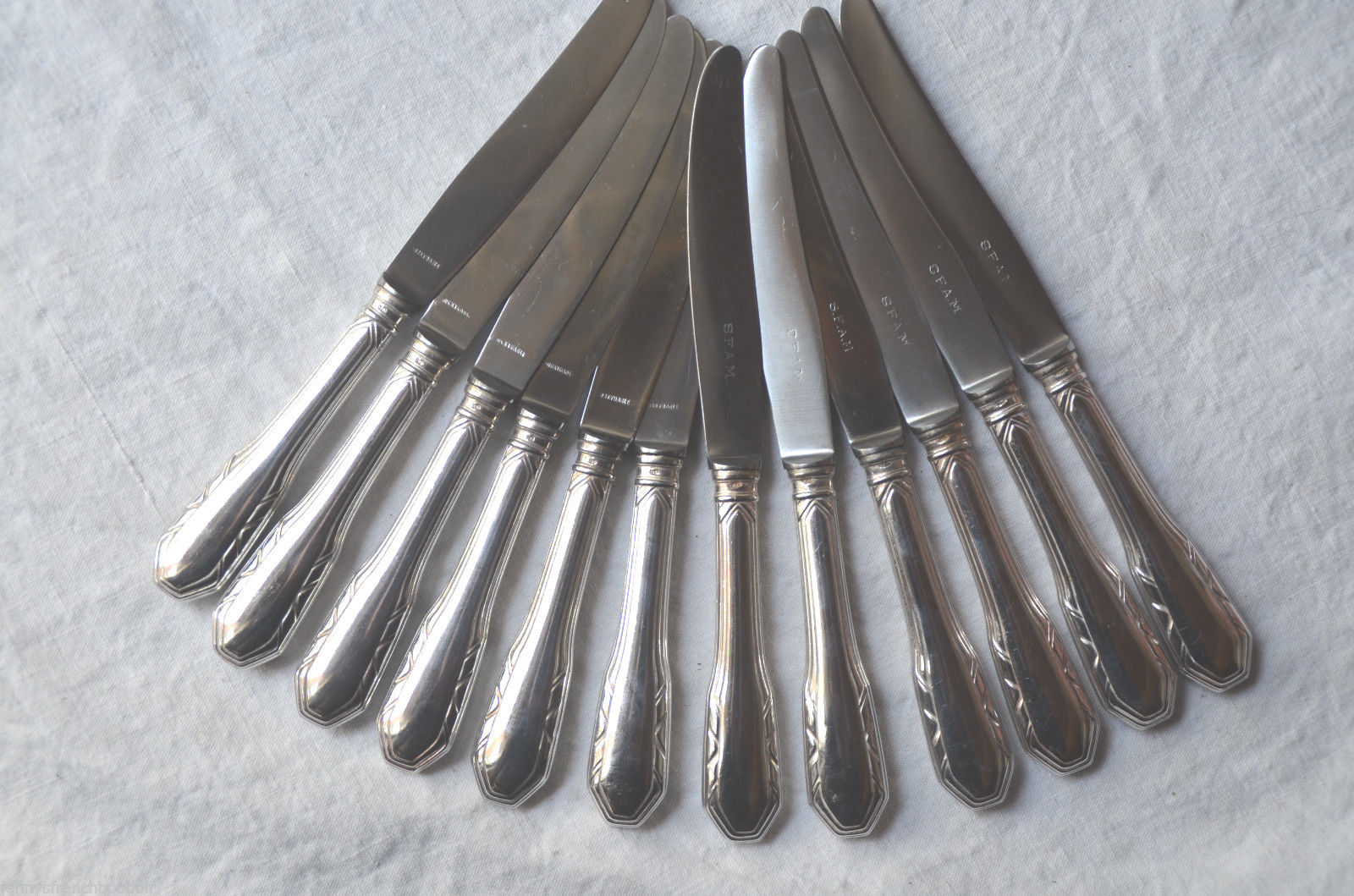 Set of 12 antique/vintage French silver plate knives in case from SFAM orfevre