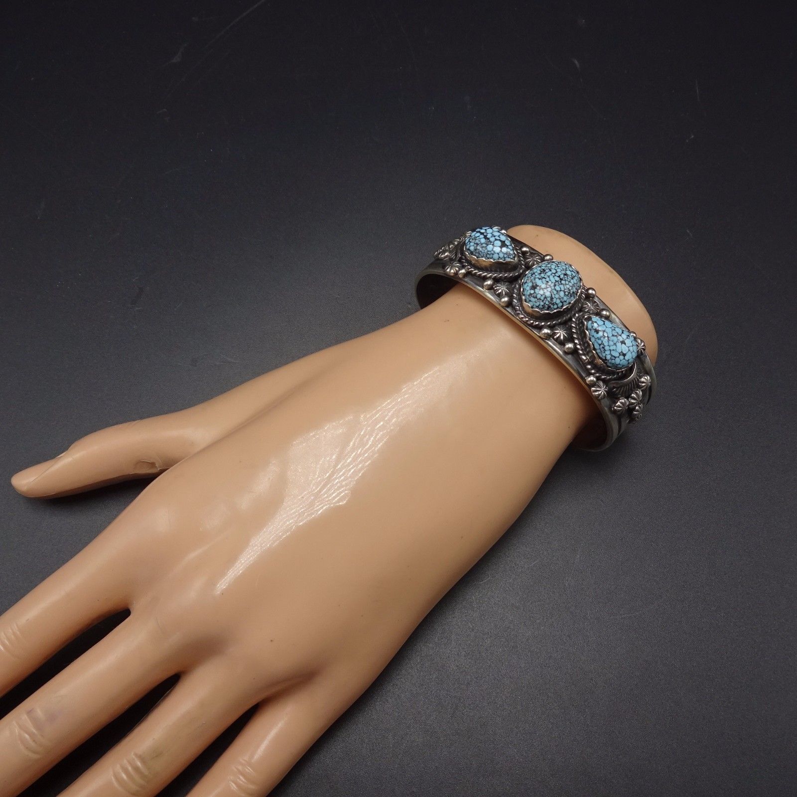 Signed Vintage NAVAJO Sterling Silver KINGMAN SPIDERWEB TURQUOISE Cuff BRACELET