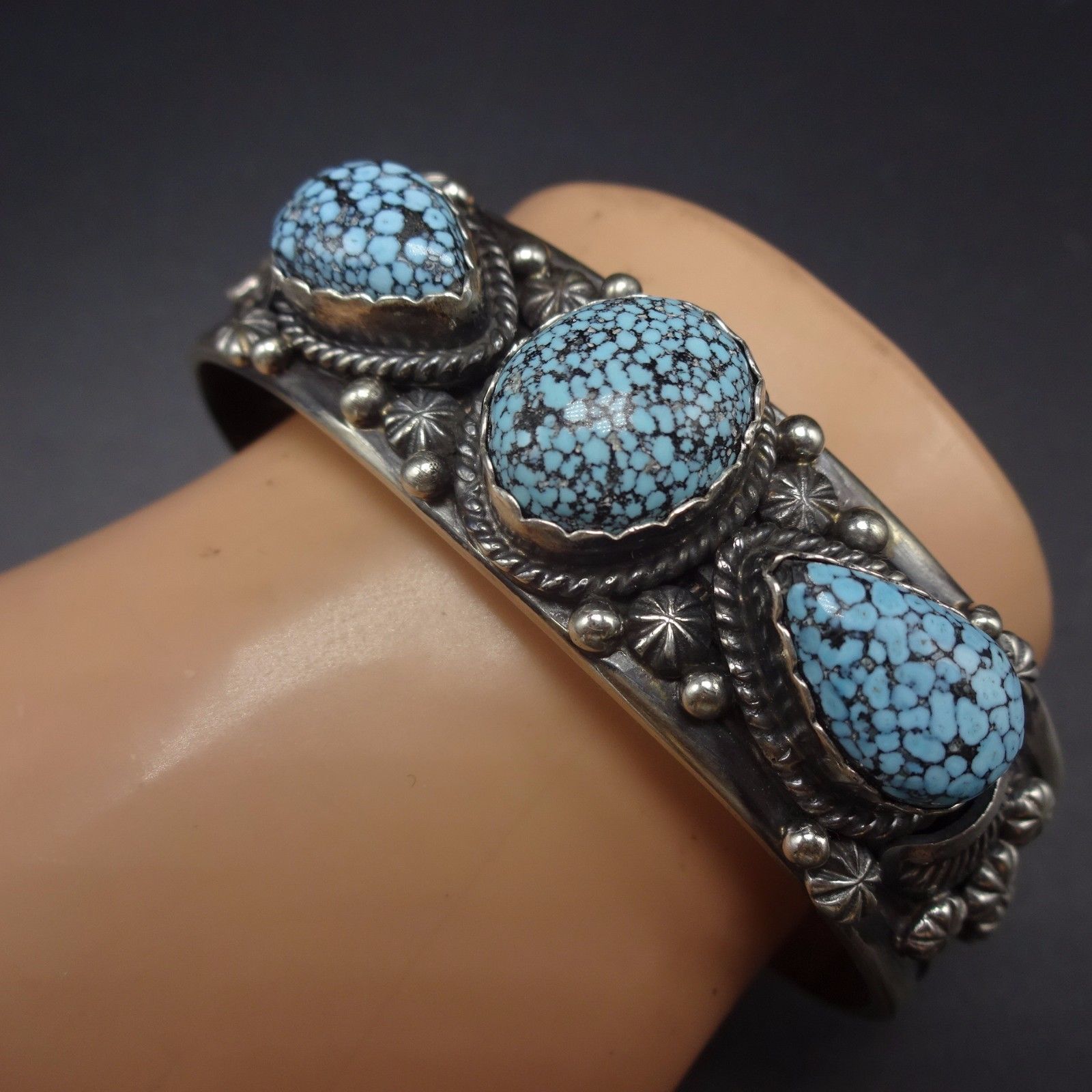 Signed Vintage NAVAJO Sterling Silver KINGMAN SPIDERWEB TURQUOISE Cuff BRACELET