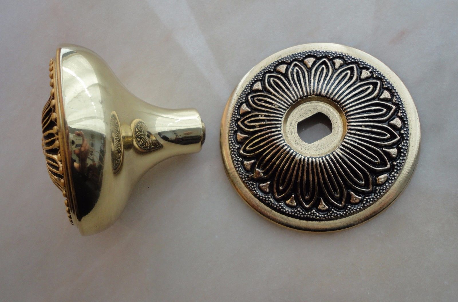 VINTAGE (ANTIQUE) CENTRE / FRONT DOOR KNOB / HANDLE 3.1" 80 mm VICTORIAN STYLE