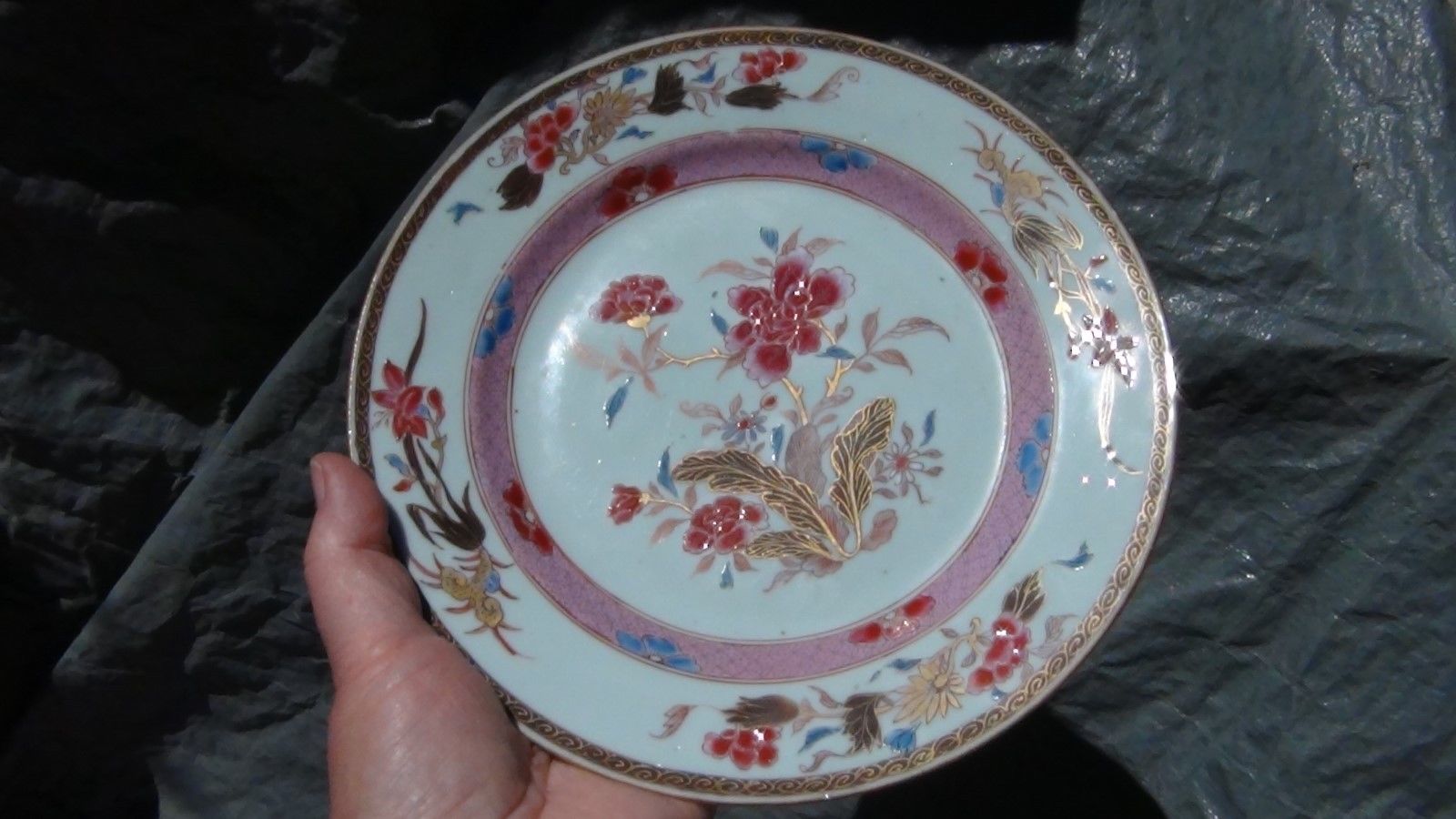 ANTIQUE 18c CHINESE QIANLONG GRISAILLE EXPORT FAMILLE ROSE  PORCELAIN PLATE