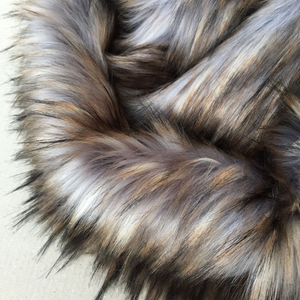 ' Eclipse ' - luna-grey with warm tips - faux fur fabric - furaddiction