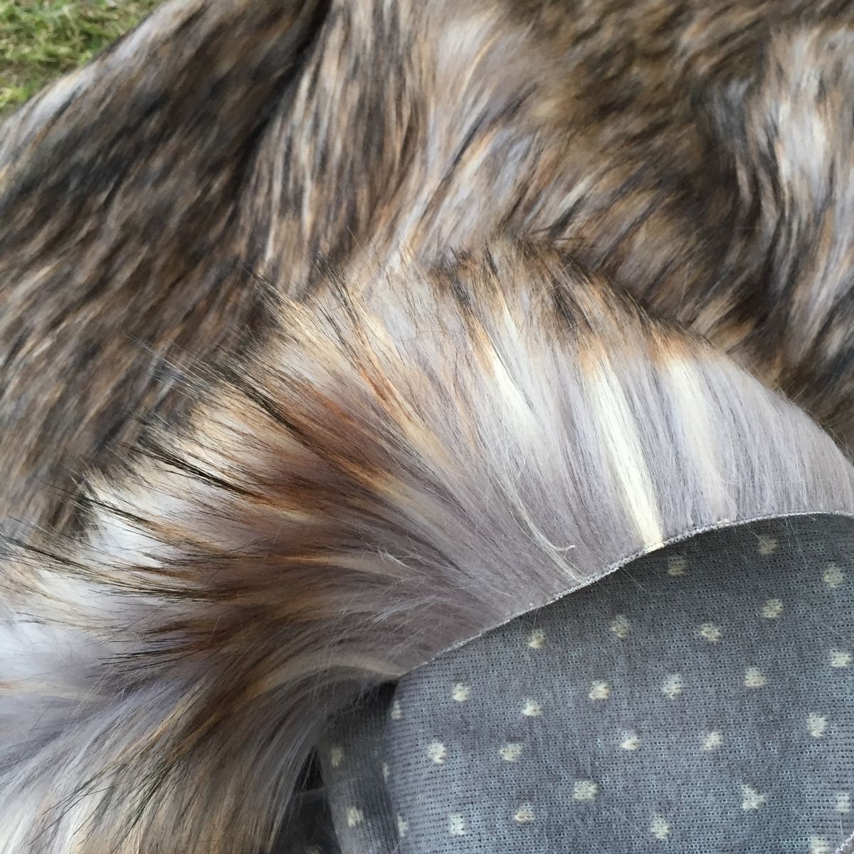 ' Eclipse ' - luna-grey with warm tips - faux fur fabric - furaddiction