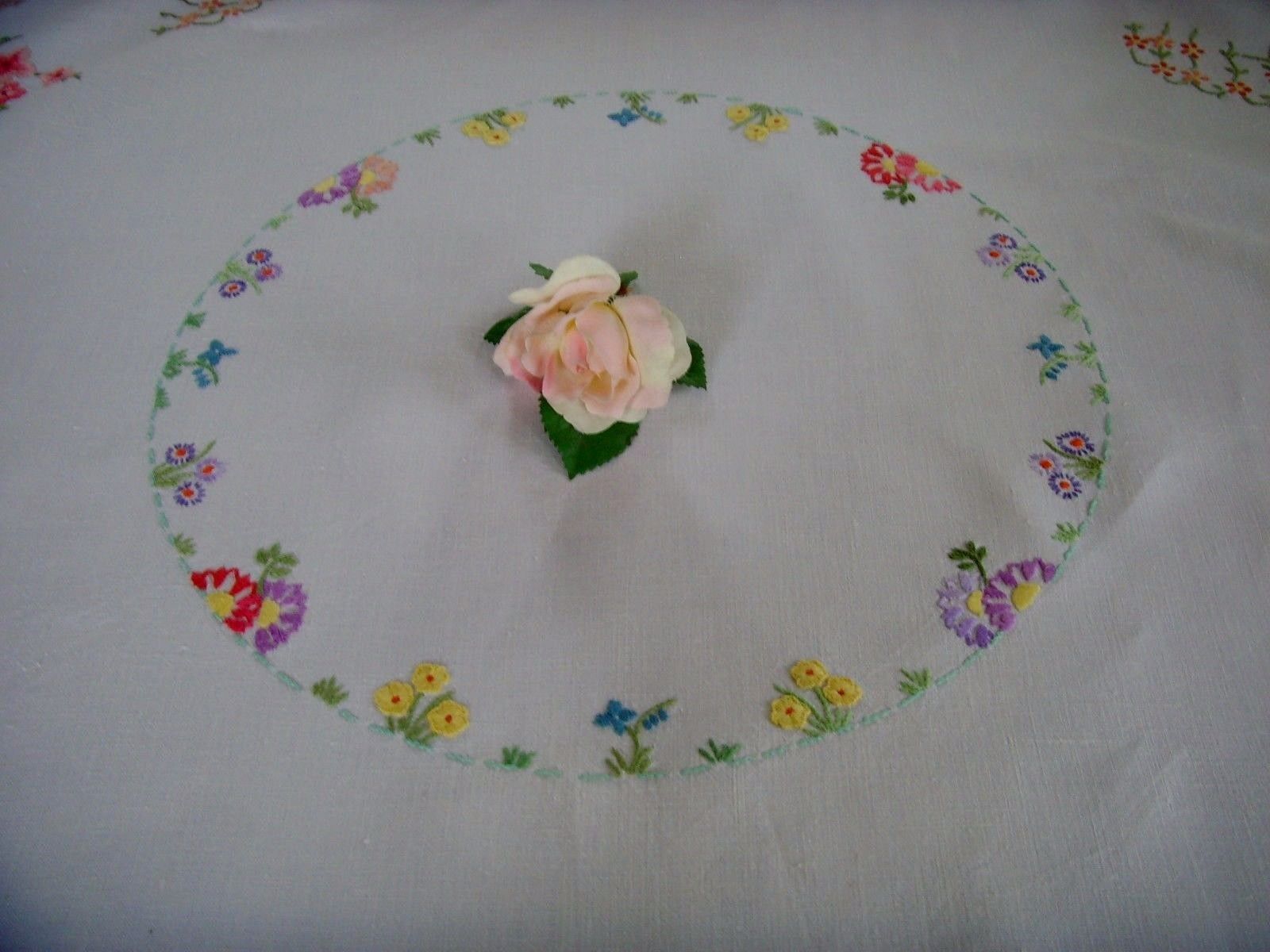 VINTAGE LINEN HAND EMBROIDERED TABLECLOTH COTTAGE GARDEN PONDS LACE GORGEOUS