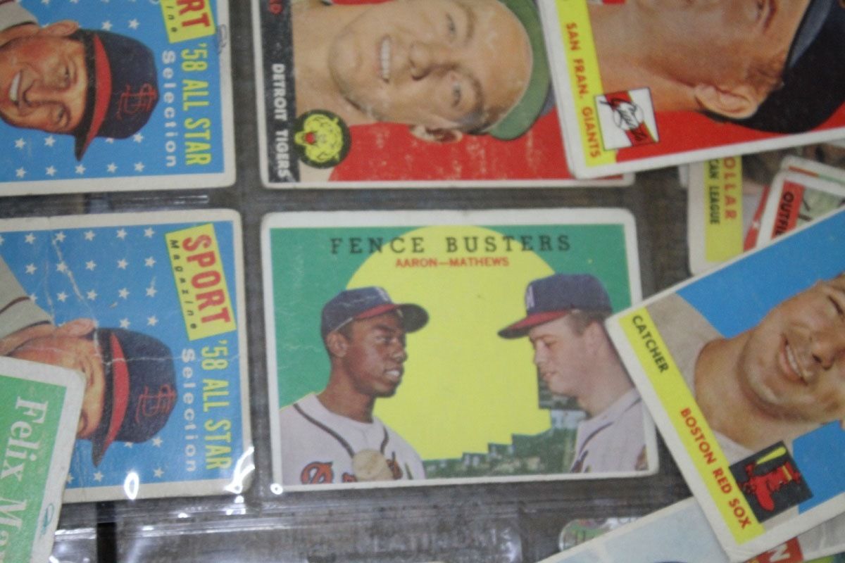 Large Lot of Topps 1950s and 1960s Baseball Cards,Clemente,Aaron,Mays