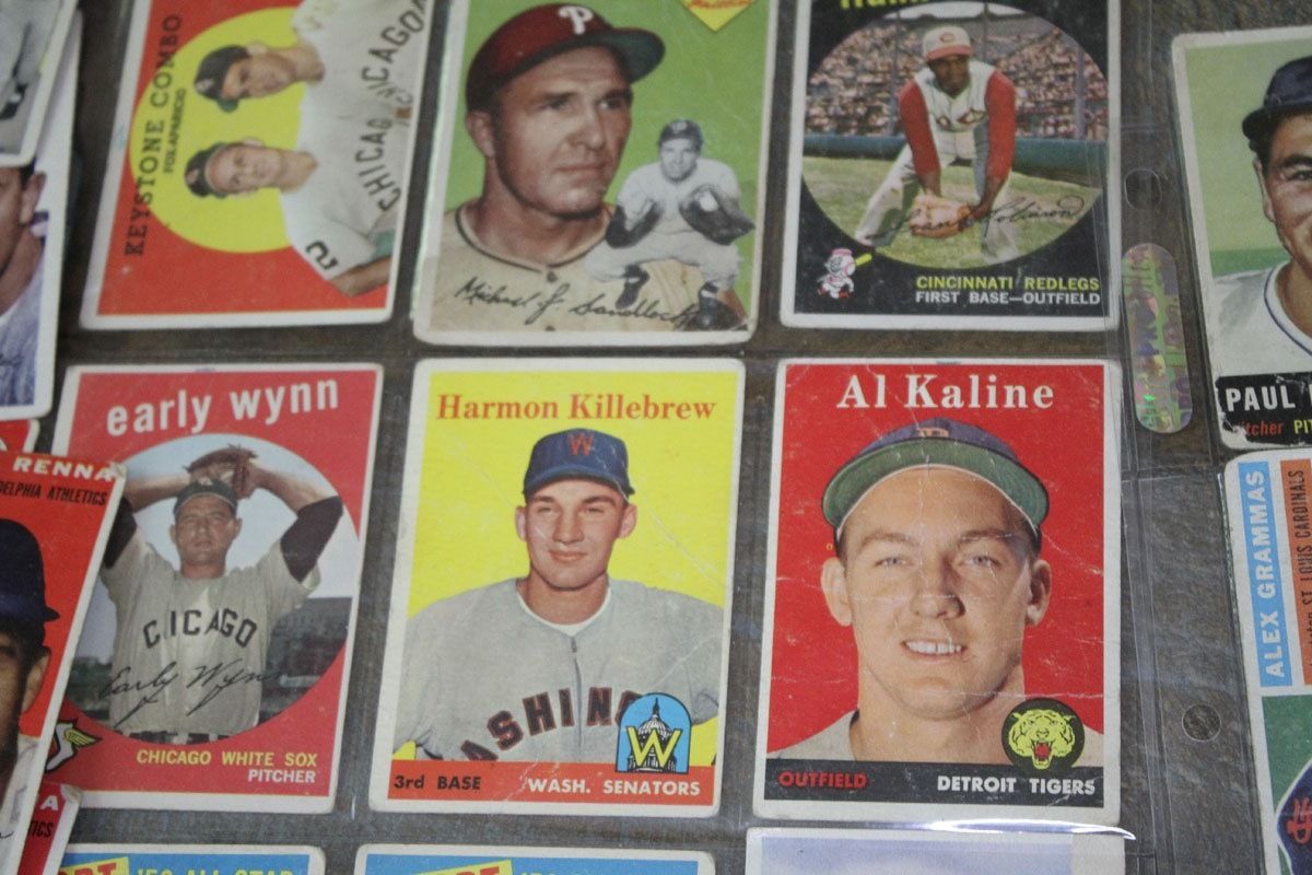 Large Lot of Topps 1950s and 1960s Baseball Cards,Clemente,Aaron,Mays