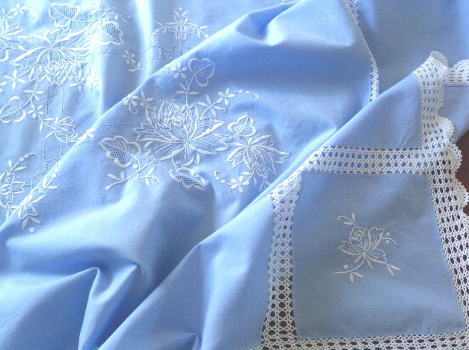 VINTAGE HAND EMBROIDERED BLUE LINEN WHITE CROCHET TABLE CLOTH 51X51"