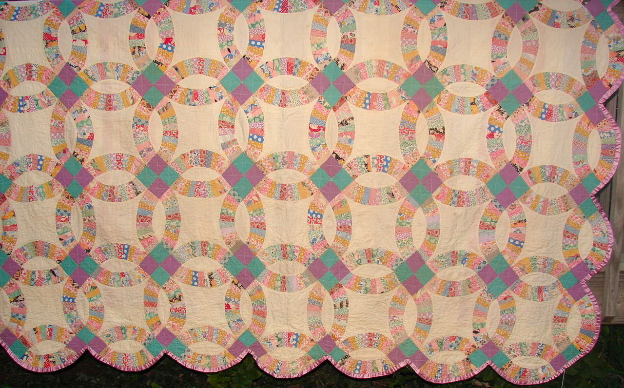 VINTAGE/ANTIQUE DOUBLE WEDDING RING QUILT 78" X 84" HAND PIECED/QUILTED