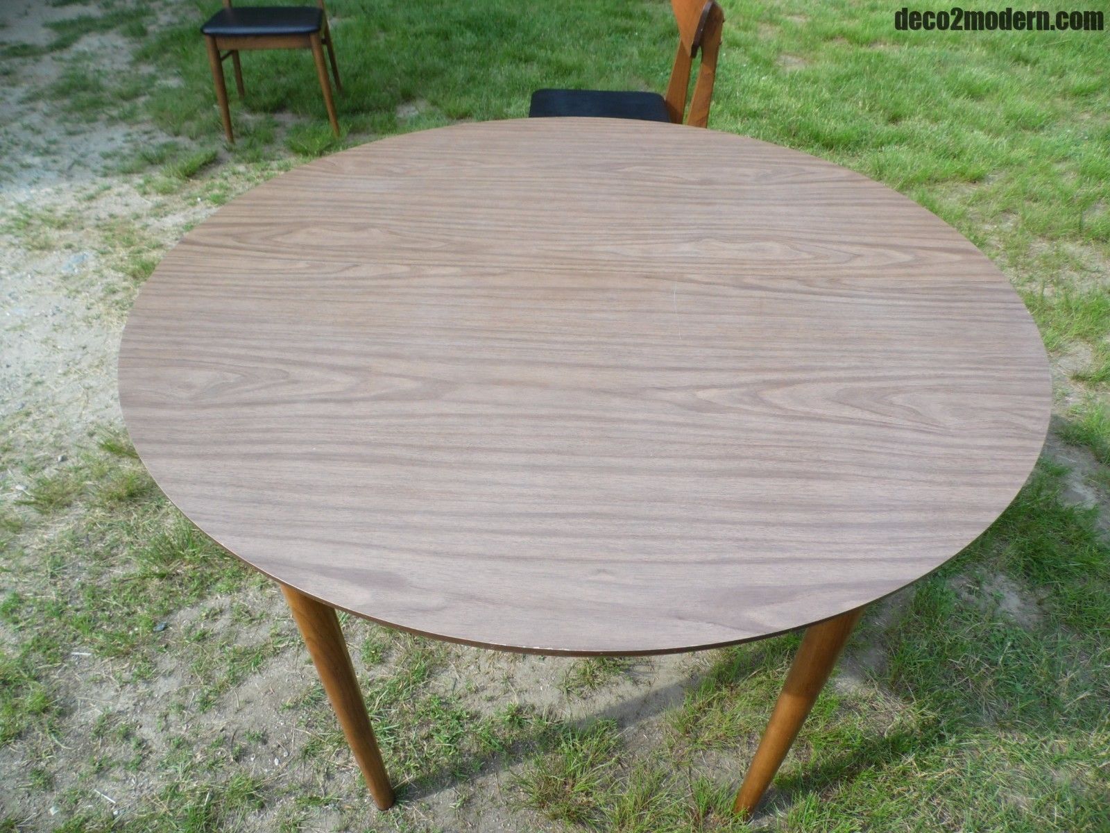 Vintage Mid Century Modern Danish Style Round Dining Table w/ Leaf Stanley Furn.